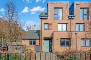 71, Reynard Way, Brentford TW8 9GF