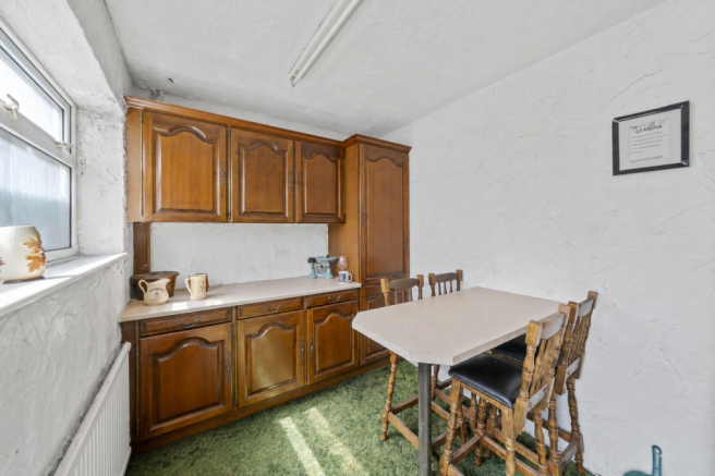 4 bed Detached for sale Image 8