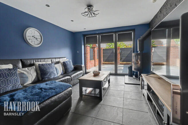 3 bed Semi-Detached for sale Image 7