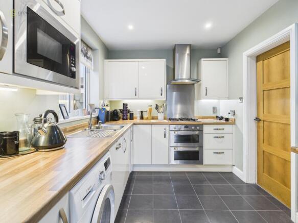 cam05459g0pr0100still035