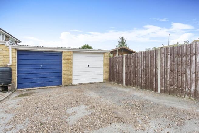Garage (White)