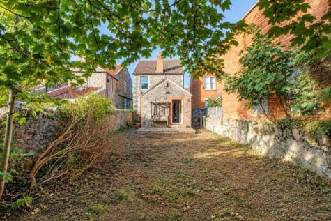 **South Ward**3-4 Bedrooms**Large Private Rear Garden**General Updating Required**