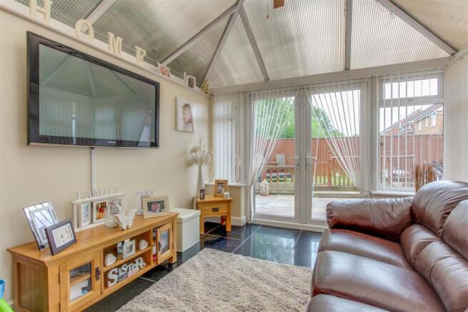 23 Whitland Way-2.jpg