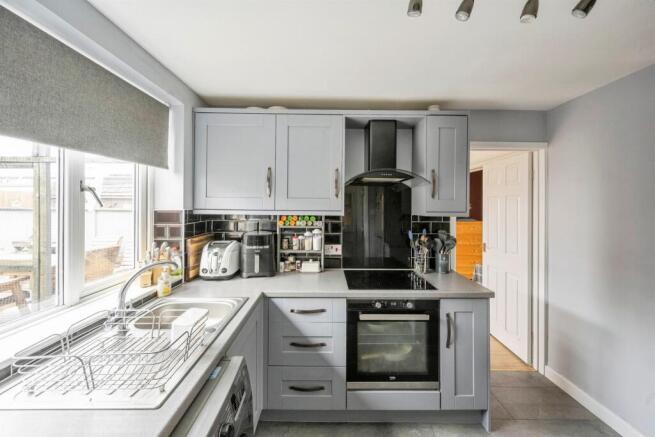 4 bed Semi-Detached for sale Image 5