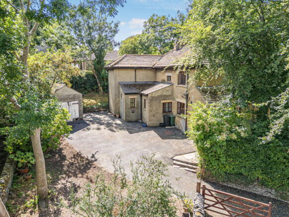 4 bed Detached for sale Image 10