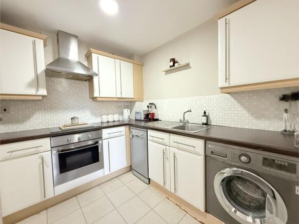 2 bed Apartment for sale Image 8