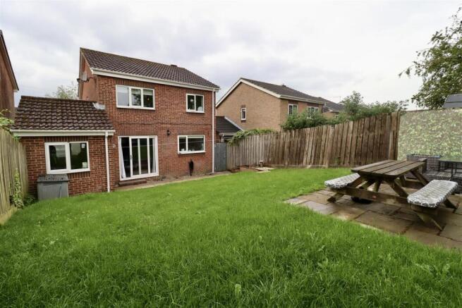 4 bed Detached for sale Image 8