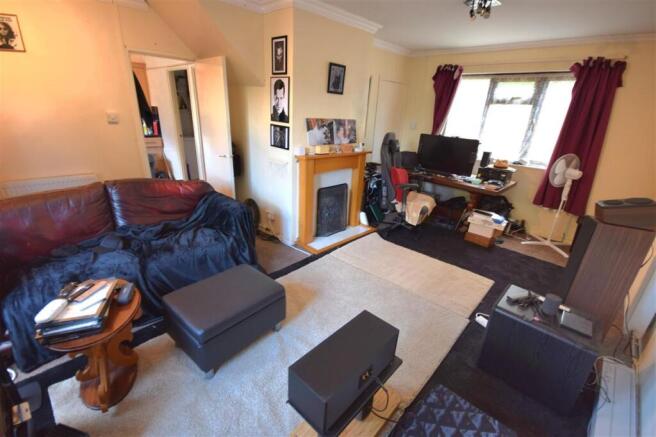 LOUNGE / DINING ROOM