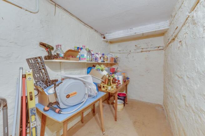 5 bed Semi-Detached for sale Image 12