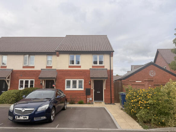 3 Bedroom End Terrace House For Sale