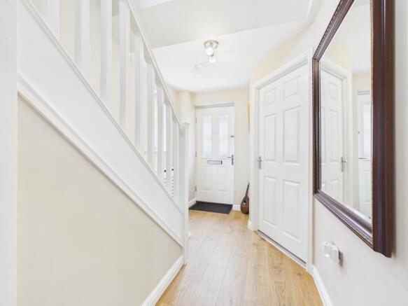 4 bed Detached for sale Image 11