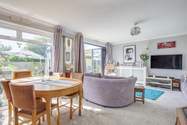 27 Wrights Lane, HP16 0LQ-6.jpg