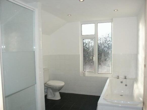 59 howard st bathroom.jpg