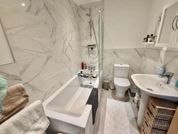 4 bed Semi-Detached for sale Image 11