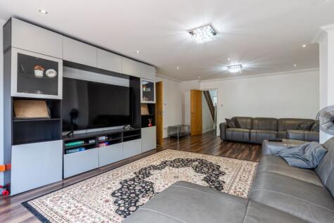 Valley Drive, Gravesend, Kent, DA12 5RR