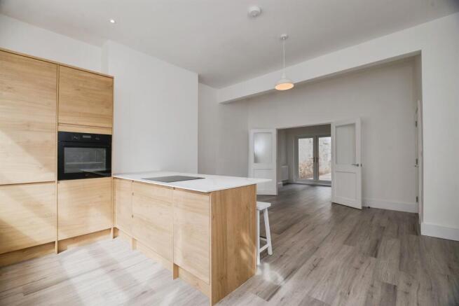2 bed Ground Flat for sale Image 4