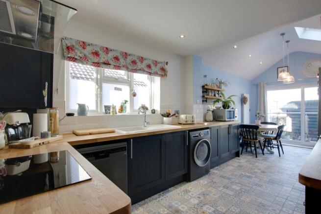 KITCHEN DINER