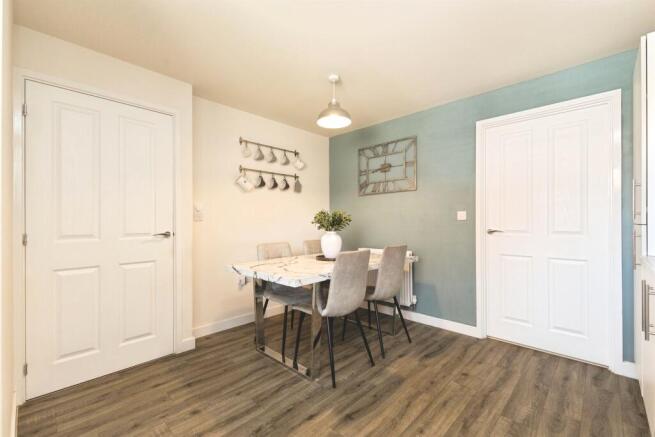3 bed Semi-Detached for sale Image 4