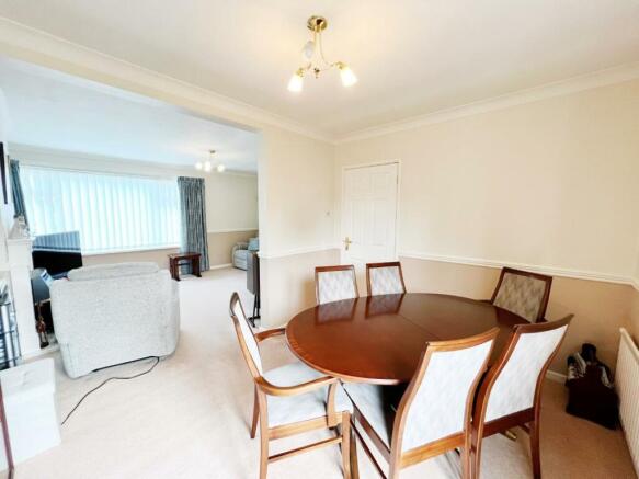 Dining Room pic 3.jpg