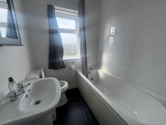 2 bed Semi-Detached to rent Image 7
