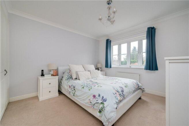 4 bed Semi-Detached for sale Image 11