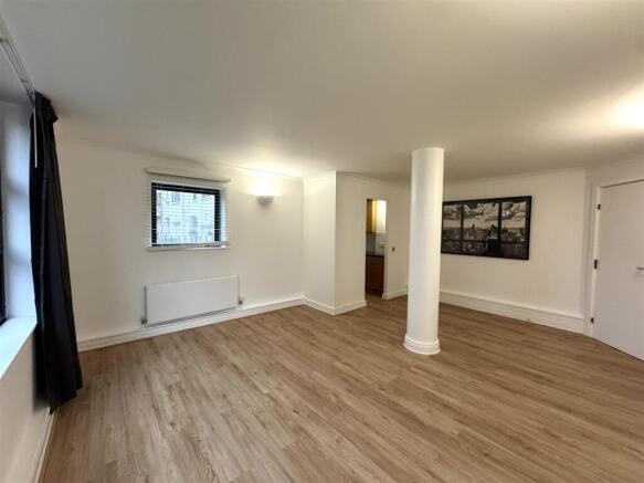 Living area pic 4.jpeg