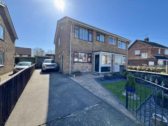 3 Bedroom House - semi-detached for Sale