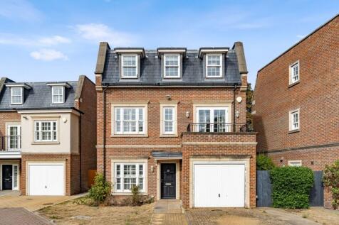 Lincoln Grove, Weybridge, KT13