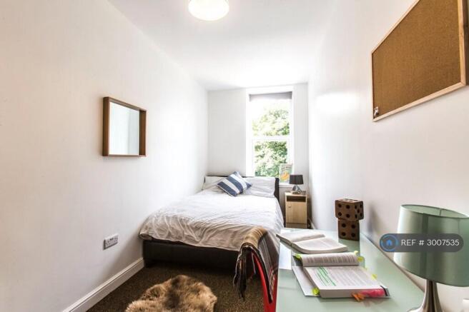 3 bed Flat to rent Image 6