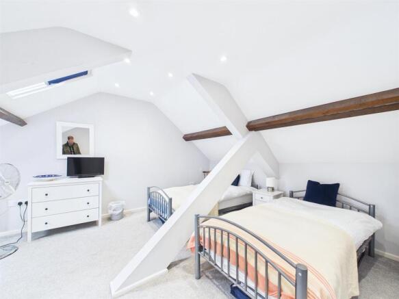 3 bed Terraced for sale Image 10