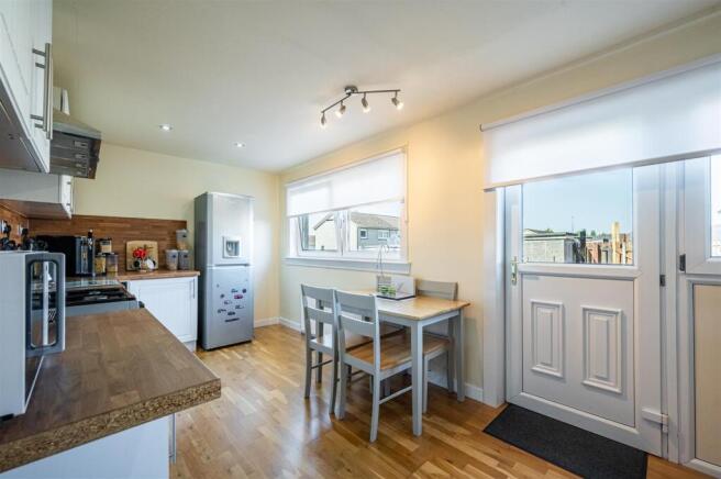 Kitchen (2).jpg