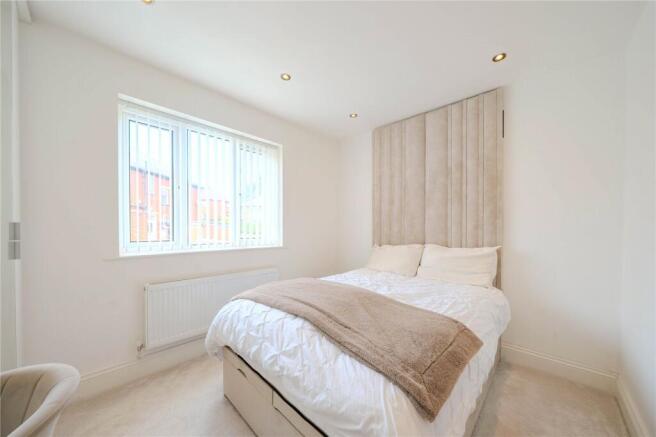 5 bed Semi-Detached for sale Image 7