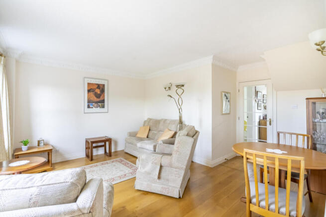 3 bed Town House for sale Image 5