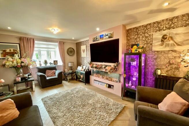 4 bed Detached for sale Image 5