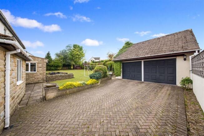 DOUBLE GARAGE