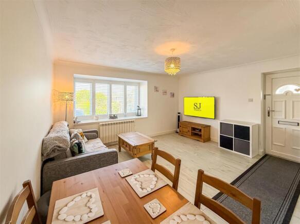 lounge/dining