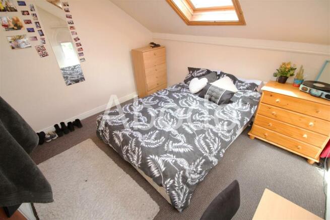 6 bed House to rent Image 9