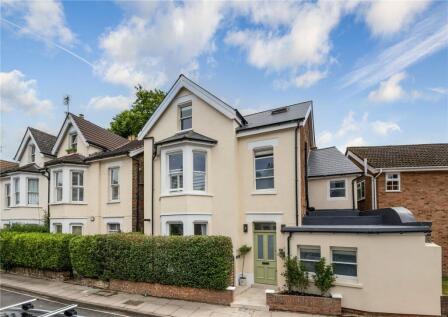 Larkfield Road, Richmond, TW9