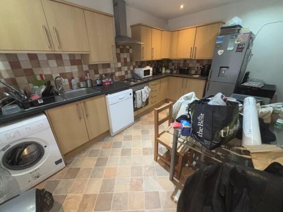 6 bed Terraced to rent Image 7