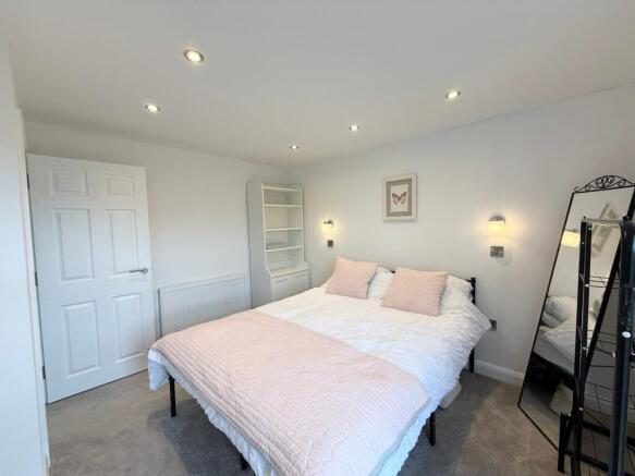 3 bed Town House for sale Image 12