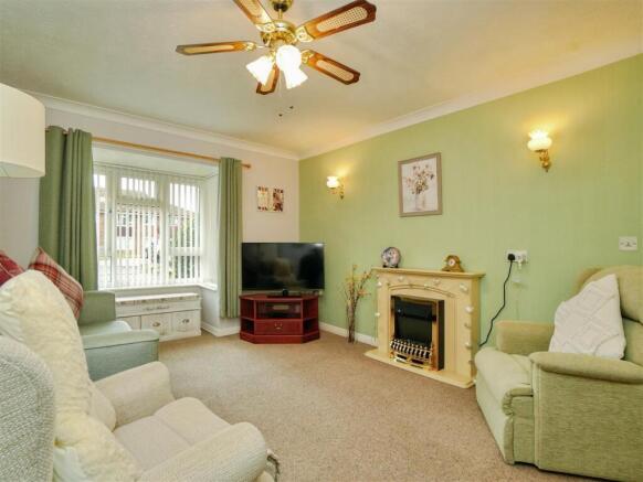 2 bed Apartment for sale Image 5