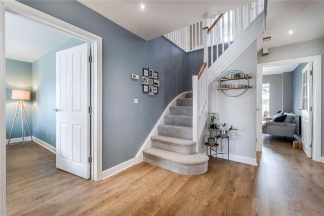 5 bed Detached for sale Image 11
