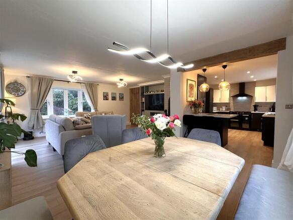 OPEN-PLAN Living/Dining Kitchen 155