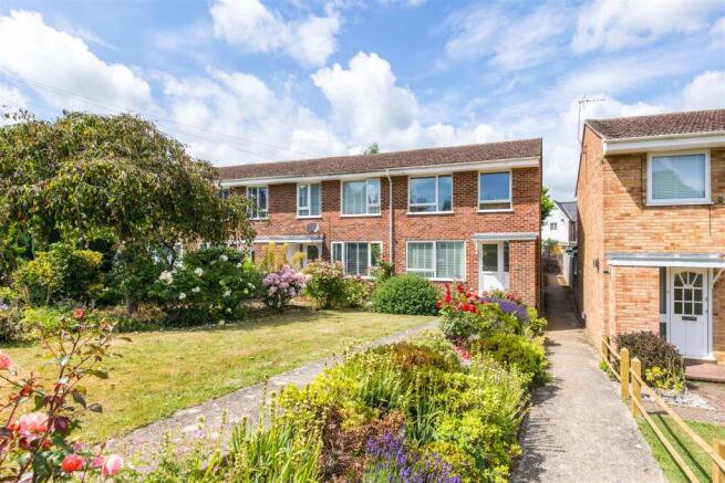 24 Harcourt Close-1.jpg