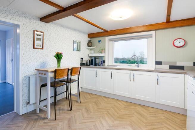 4 bed Detached for sale Image 9