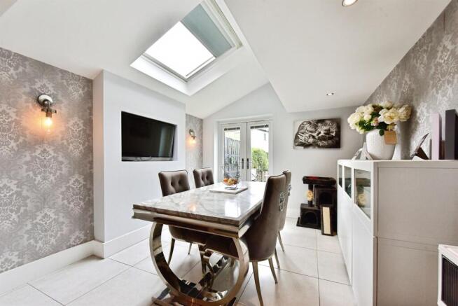 3 bed Semi-Detached for sale Image 5