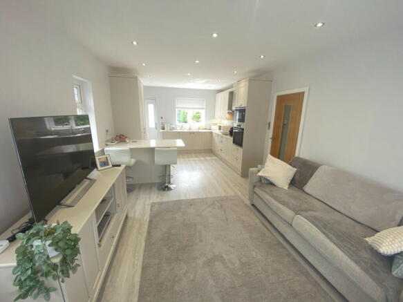 2 bed Semi-Detached Bungalow for sale Image 12