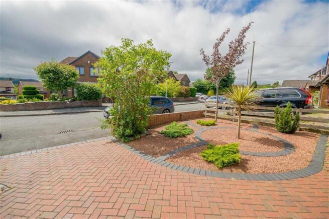 FRONT GARDEN