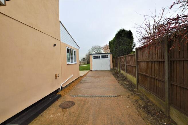 Driveway to Side