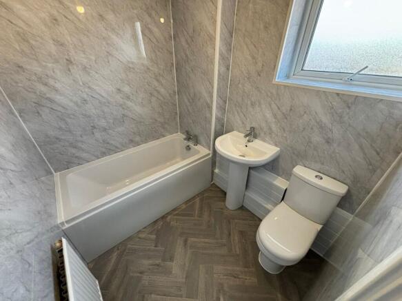 2 bed Terraced to rent Image 6